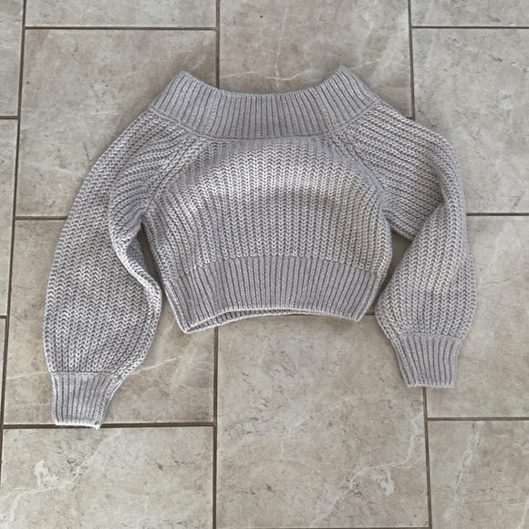 H&M NWT Grey Off Shoulder Sweater XS - Picture 8 of 8